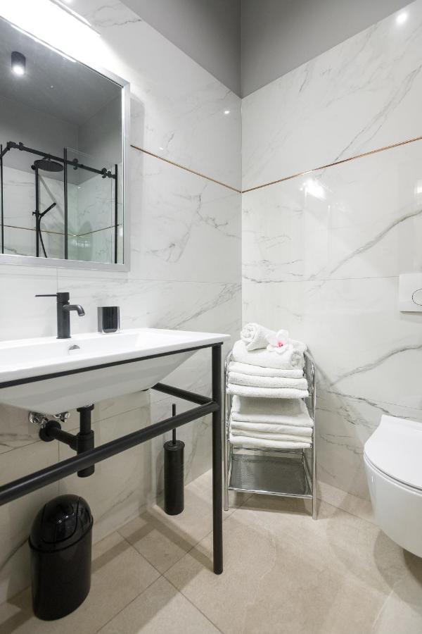 Luxury Apartment At The Main Square Krakow Bagian luar foto